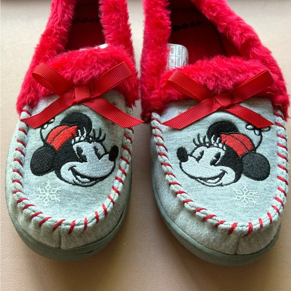 Disney's Christmas Minnie Mouse Women's Moccasin Slippers 5/6 like new - Picture 2 of 8